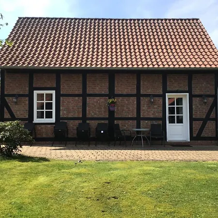 Suesses Fachwerkhaus Mit Grossem Garten
