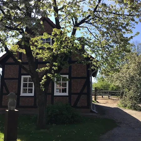 Suesses Fachwerkhaus Mit Grossem Garten شقة