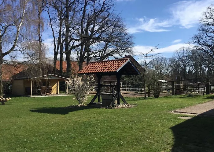 Suesses Fachwerkhaus Mit Grossem Garten
